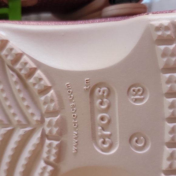 Crocs Girl's Baya Glitter Clog. C13 - Picture 13 of 15